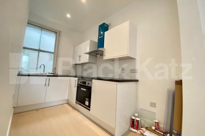 Newly Refurbished Georgian house with terrace Hugh Street , Victoria